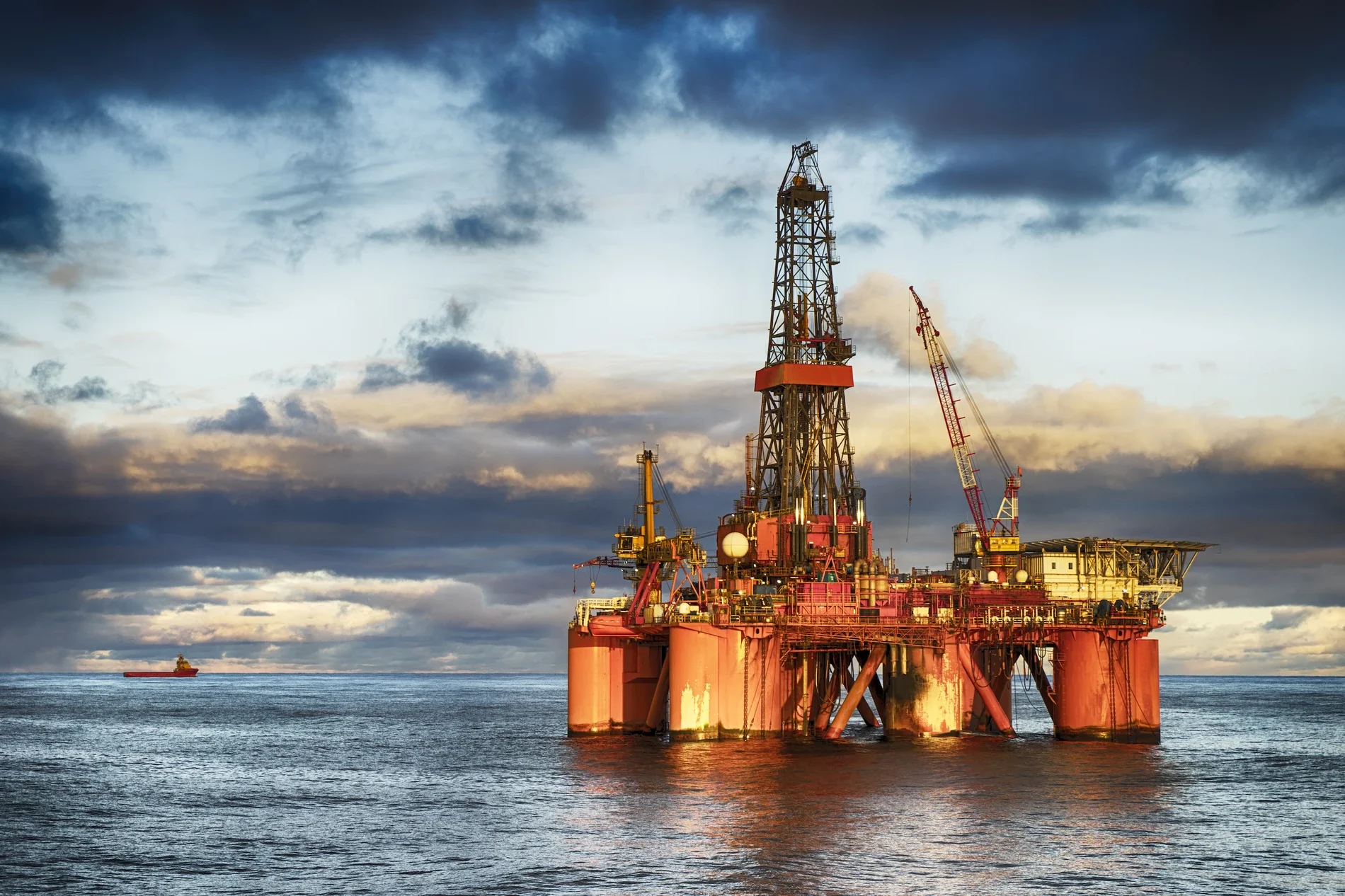 Offshore-oil-drilling-rig_nielubieklonu_iStock-901140746_low-res